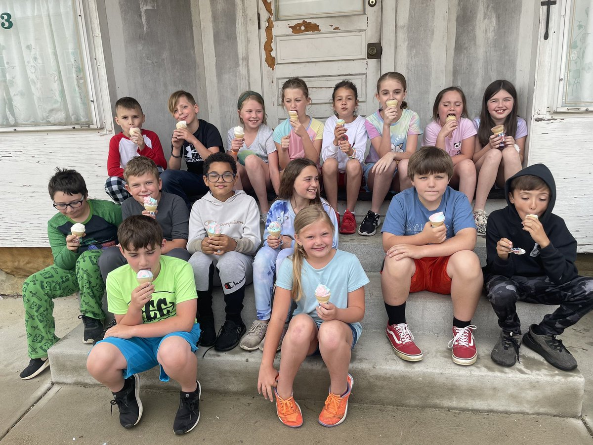 Russell3TV's tweet photo. Thank you to the PTO for sending us to Canal Street Diner for some Yummy ice cream! 🍦 #wearetuskyvalley https://t.co/NM7qRIPLme