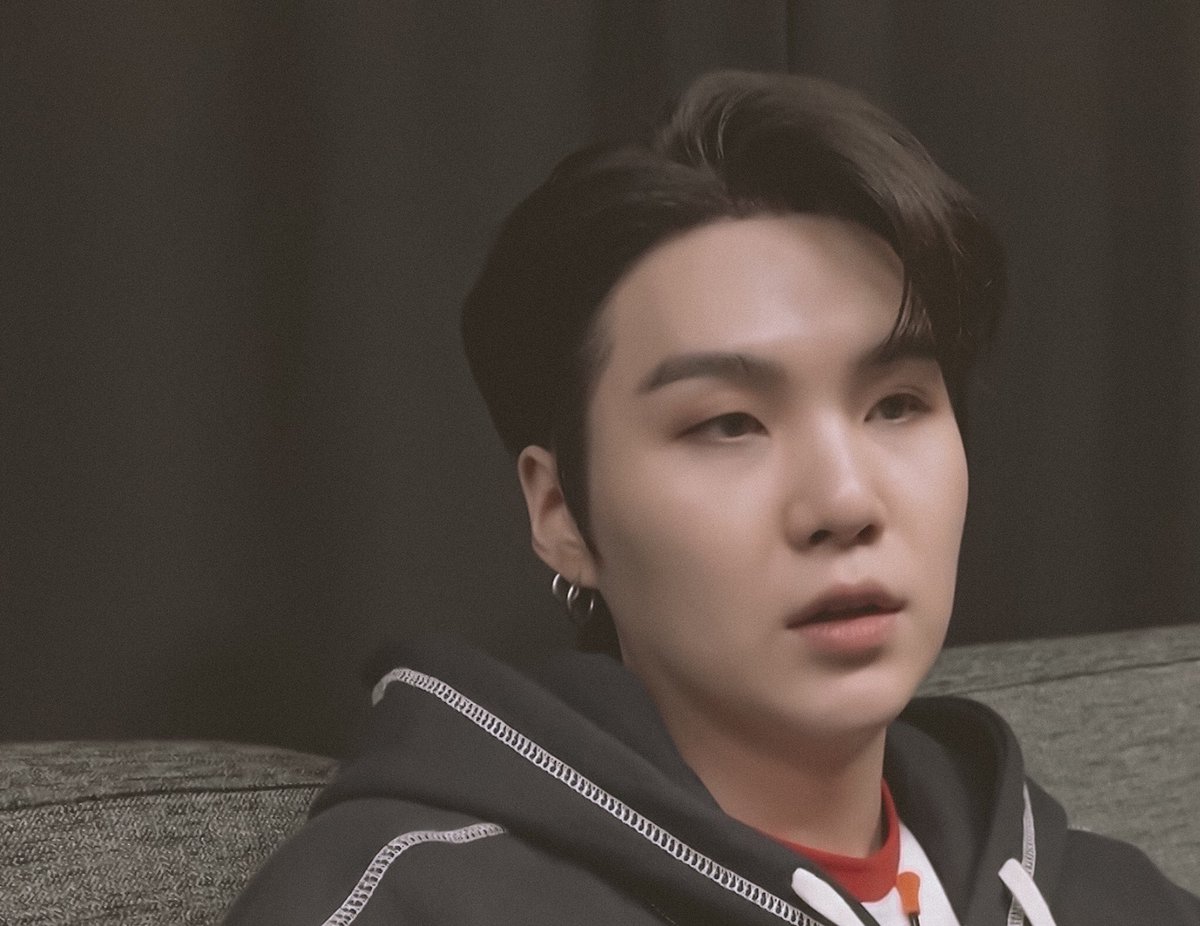 agustdfms's tweet photo. yoongi is so pretty I’m in love https://t.co/5SZ6VWLGau