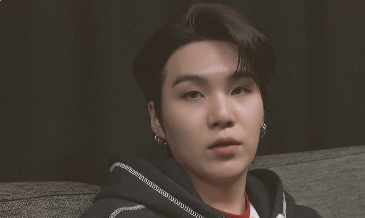 agustdfms's tweet photo. yoongi is so pretty I’m in love https://t.co/5SZ6VWLGau
