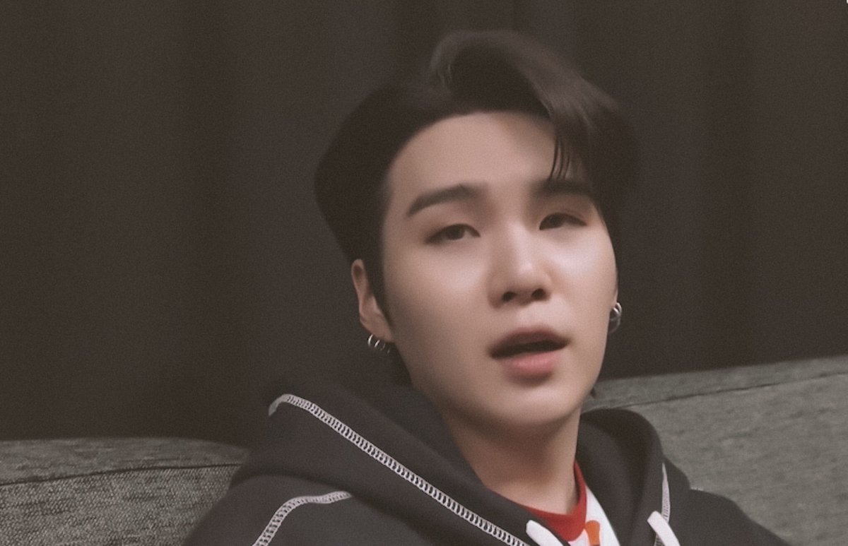 agustdfms's tweet photo. yoongi is so pretty I’m in love https://t.co/5SZ6VWLGau