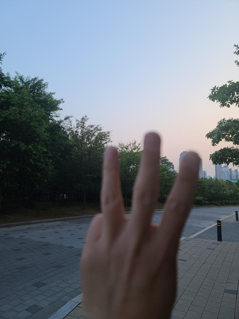 global_webtoon's tweet photo. @CoinWalk_ @fanggoon @gimhyeo60872561 @jaegeunhan 뛰자!! https://t.co/RdwYYtM2Bq