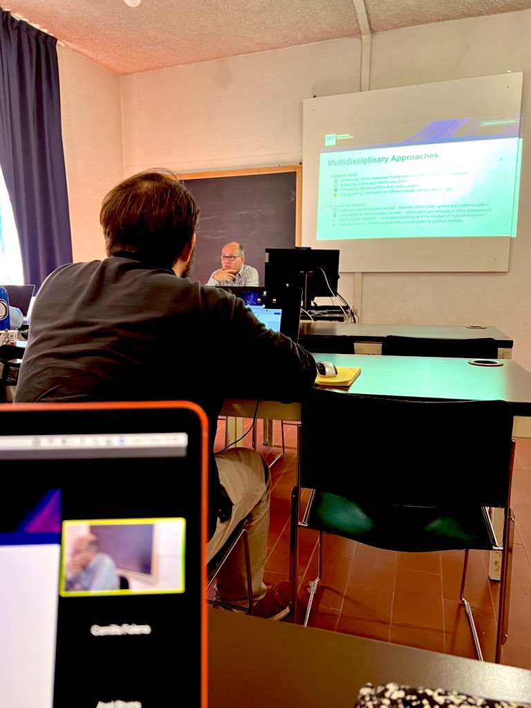 CamFolena's tweet photo. A cool week of May: today in class with Axel Bruns (!!) from Queensland University of Technology in Brisbane, for a 4 days PhD workshop on #filterbubbles, #hyperconnection, #polarisation, #hyperpartisanship and #conspiracytheories.
@uniurbit
#uniurbsaiperchè https://t.co/t91Lo2UshC