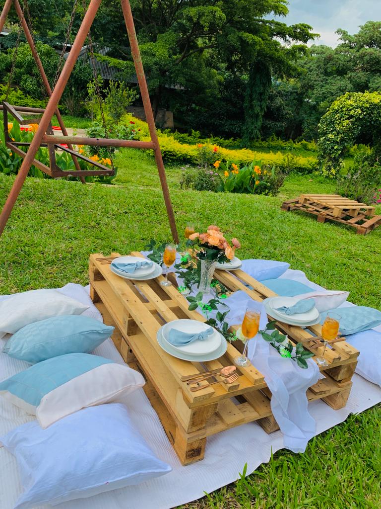 elegantsetups's tweet photo. When Last did you sit down with Friends, Family, Loved ones and shared moments together😊
It's a perfect time to sit, share a drink and create special memories♥️

✨Book Us For Your Setups
✨Blantyre
✨DM / Whatsapp 0881245116

RT for Awareness ♥️🙏 https://t.co/IQ69vNxAwO