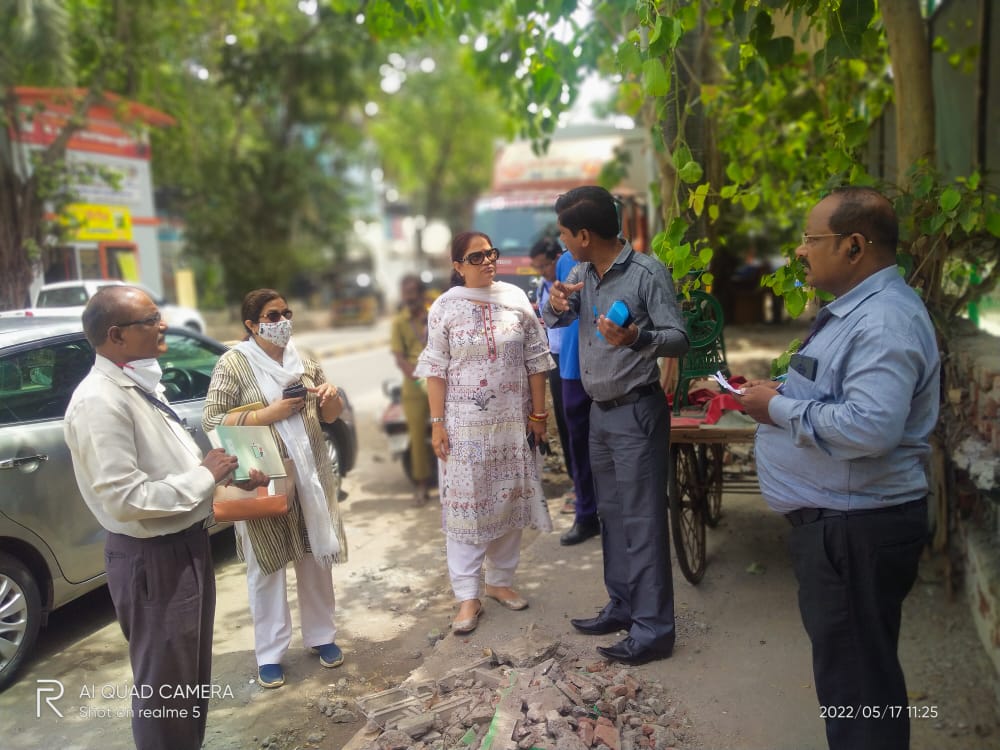renu_hansraj's tweet photo. Tree cuttings, silt, garbage were lying unattended at various locations for days. #MCGM kindly addresses these basic issues of citizens.
#Juhu #JVPD #Ward69 #forward69 #bjp
@BJP4Mumbai @BJP4Maharashtra @BJP4India @BJP4MCGM @BJPMahilaMorcha @BJYM https://t.co/qj6oIT7TI7