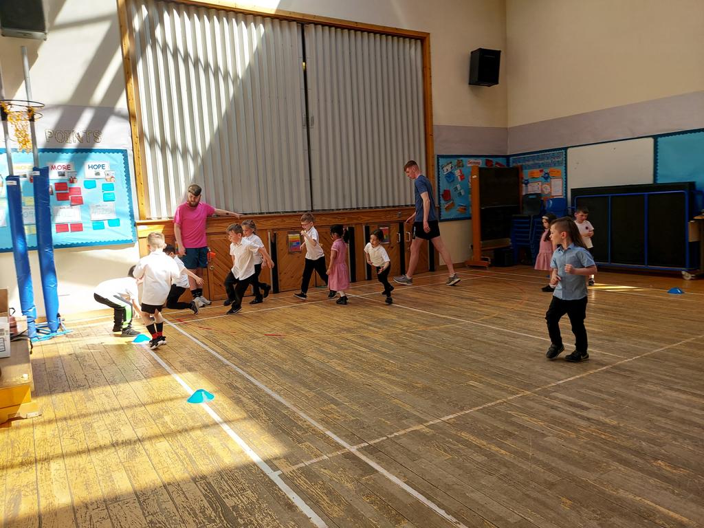 ASGBannerman's tweet photo. @CarmylePS P1 pupils having great fun during #football ⚽️ sessions led well by @CofGCollege #sportsstudents 
#physicalactivity @PEPASSGlasgow #ActiveSchoolsGlasgow https://t.co/vxT4wUcy7Z