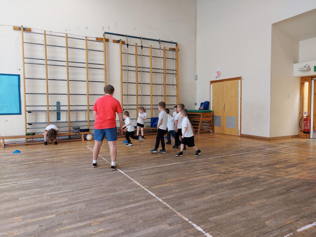 ASGBannerman's tweet photo. @CarmylePS P1 pupils having great fun during #football ⚽️ sessions led well by @CofGCollege #sportsstudents 
#physicalactivity @PEPASSGlasgow #ActiveSchoolsGlasgow https://t.co/vxT4wUcy7Z