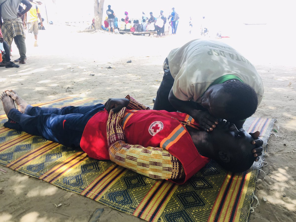 CRS_Sdh's tweet photo. À Bambaly, 29 conducteurs de moto jakarta ont bénéficié d’initiation aux gestes de #premiers_secours pour une meilleure réponse aux #urgences. @CSenegalaise @CICR_fr @CICR_Afrique @NfalySadio1 @bafouba https://t.co/zj4xR2FWVl
