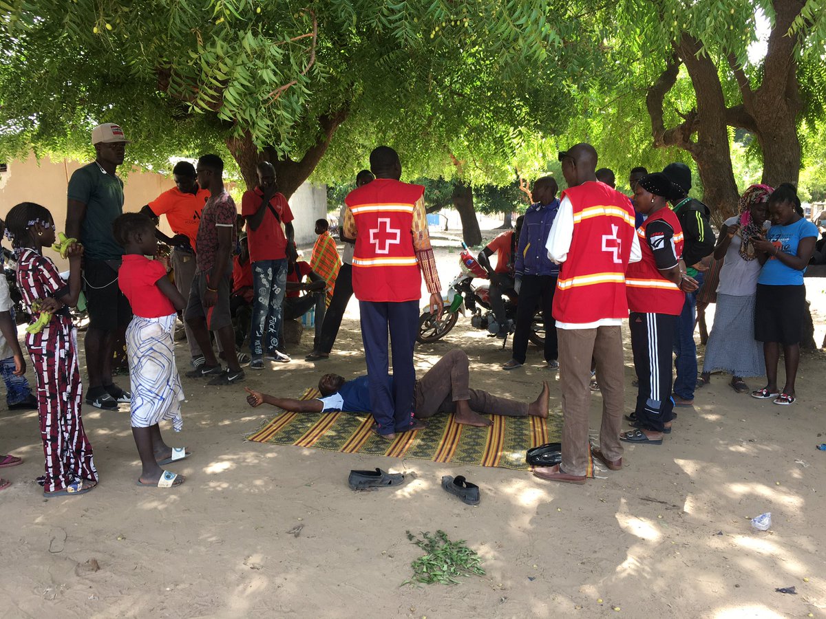CRS_Sdh's tweet photo. À Bambaly, 29 conducteurs de moto jakarta ont bénéficié d’initiation aux gestes de #premiers_secours pour une meilleure réponse aux #urgences. @CSenegalaise @CICR_fr @CICR_Afrique @NfalySadio1 @bafouba https://t.co/zj4xR2FWVl