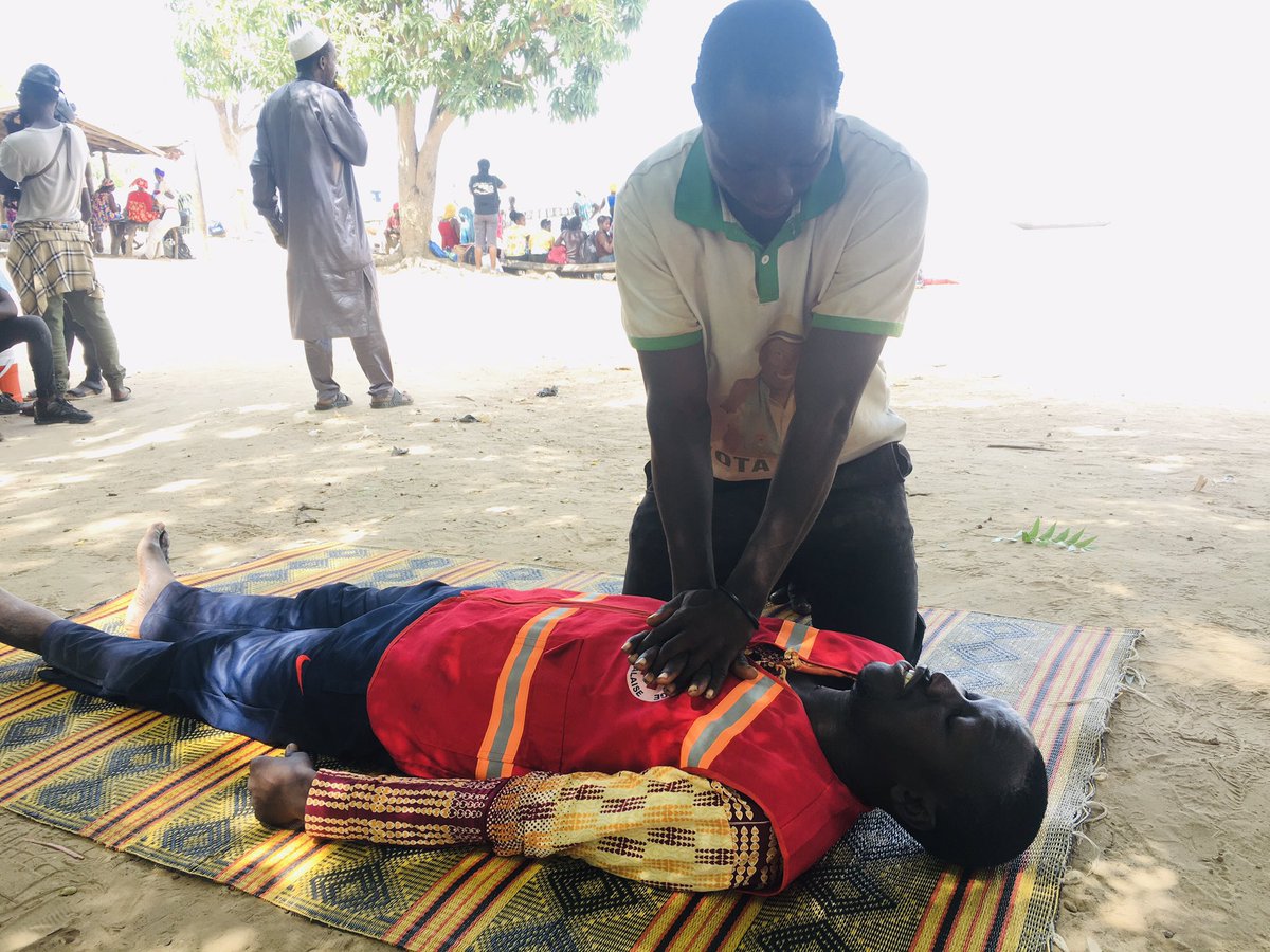 CRS_Sdh's tweet photo. À Bambaly, 29 conducteurs de moto jakarta ont bénéficié d’initiation aux gestes de #premiers_secours pour une meilleure réponse aux #urgences. @CSenegalaise @CICR_fr @CICR_Afrique @NfalySadio1 @bafouba https://t.co/zj4xR2FWVl