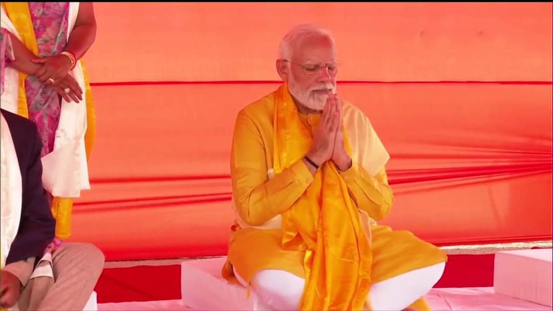 sonusupriyo1's tweet photo. कोई पूजा करने नेपाल जाता है, एक और "पार्टी" में जाता है। यही अंतर है।
#ModiInNepal https://t.co/qZBcjz0s4w