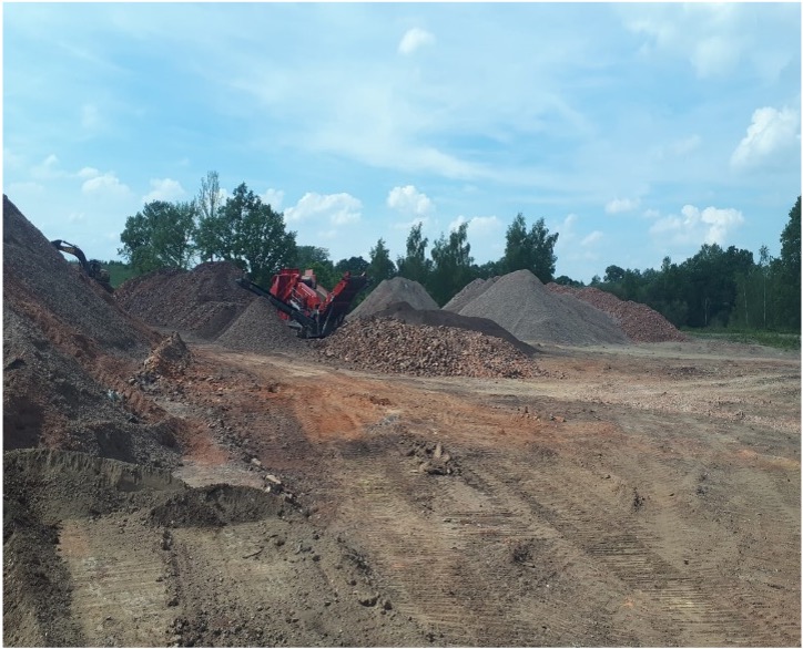 HorizonRem's tweet photo. 💼 Case Study: Pluckley Brickworks #Kent
 🍾 Project Outcome: Saved client in excess of £1.5m in disposal costs

24,000t required disposal but our plans &amp; treatment reduced this to 190t
All other material was reused or treated &amp; stored in line with local council &amp; EA requirements https://t.co/hLz8KwEZ3M