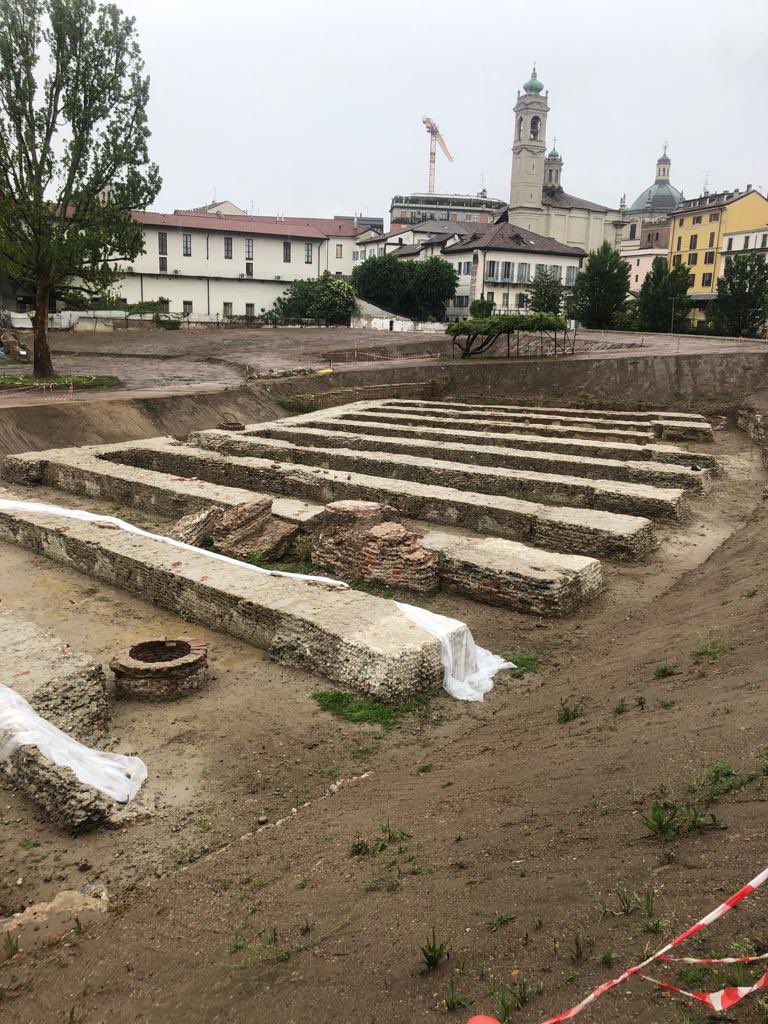 Stampa Estera Milano tweet media