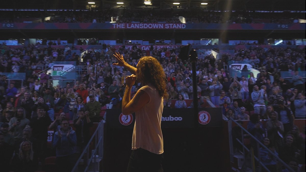 rustyrockets's tweet photo. BRISTOL at @ashtongatestad Magnificent evening! You lot 💜 https://t.co/aJrpgJBm9Q