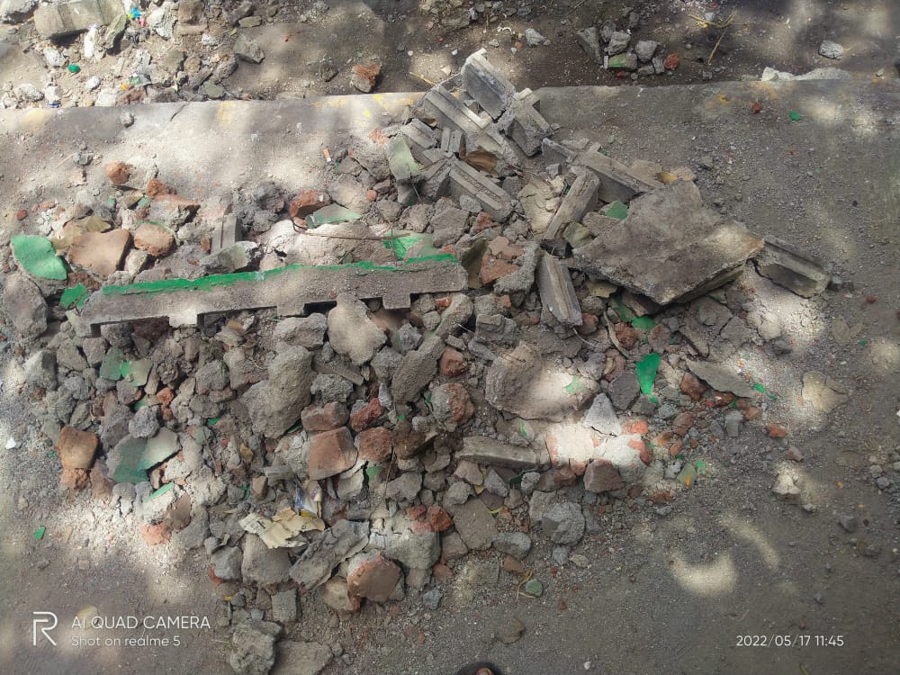 renu_hansraj's tweet photo. Tree cuttings, silt, garbage were lying unattended at various locations for days. #MCGM kindly addresses these basic issues of citizens.
#Juhu #JVPD #Ward69 #forward69 #bjp
@BJP4Mumbai @BJP4Maharashtra @BJP4India @BJP4MCGM @BJPMahilaMorcha @BJYM https://t.co/qj6oIT7TI7