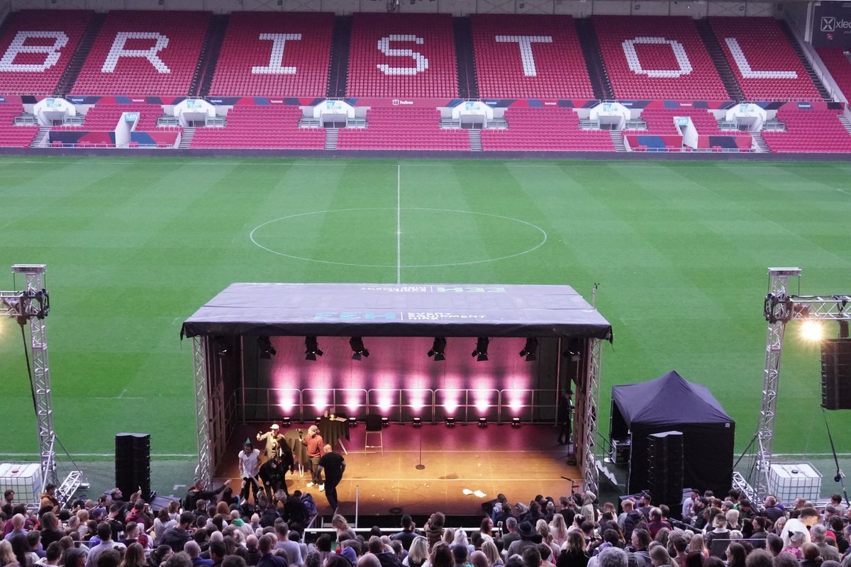rustyrockets's tweet photo. BRISTOL at @ashtongatestad Magnificent evening! You lot 💜 https://t.co/aJrpgJBm9Q