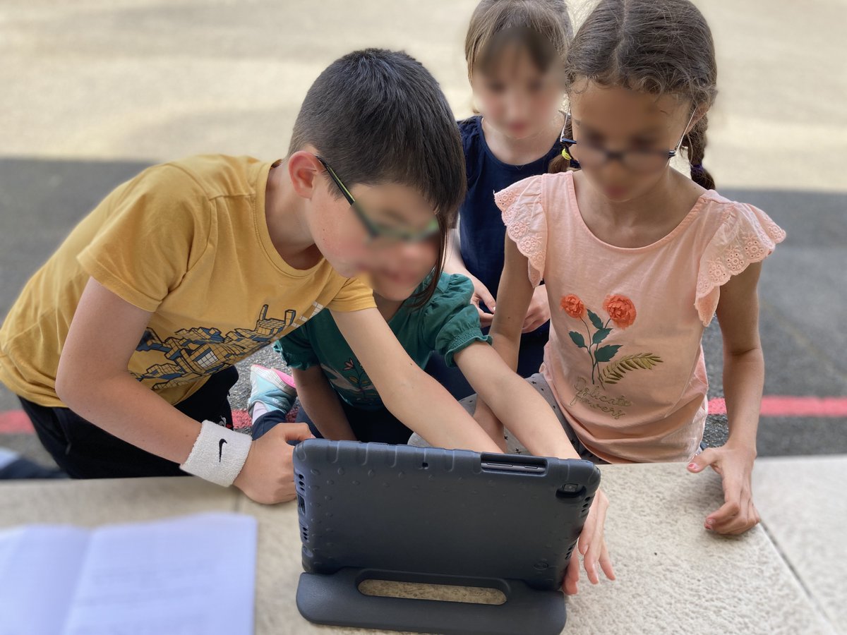 Numerique37's tweet photo. 🥾Randonnée patrimoine à Marcilly-Sur-Vienne
Utilisation de tablettes 📲 et réalisation d’un diaporama sonorisé pour découvrir et présenter le patrimoine de sa commune
#Comphone
#QuestionnerLeMonde
#ERUN
@dsden37
@IENASH37
@Drane_ot https://t.co/XvTUhwAjXu