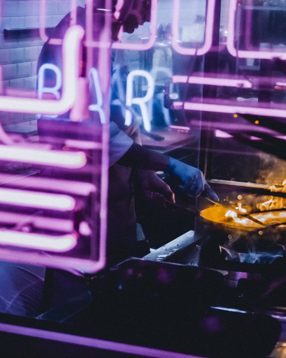 gauthrs's tweet photo. Gm ☕️

Noodles, fire and neon 🍜🔥

#streetphotography #urbanphotography #photography #photooftheday #NFTphotographers https://t.co/3Rd2QGDq2I