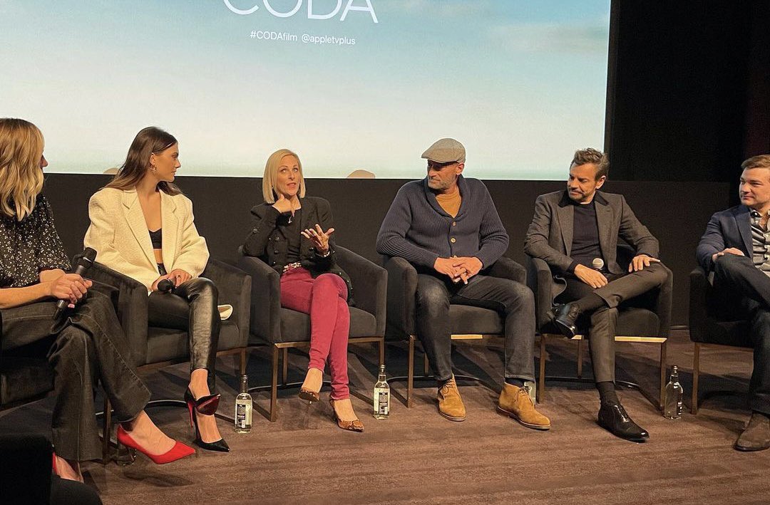 ocicattt's tweet photo. 3 Mar 2022
#CODA🤟Screening Q&amp;A
The London West Hollywood,BH
(cont’d)

After WINNING #SAGAwards (28 Feb):

Outstanding Performance by a Cast in a Motion Picture &amp;
Male Actor in a Supporting Role @TroyKotsur

@MarleeMatlin
@emiliajonesy
.
Ref:actorbradevans
https://t.co/ZoFhHy8J73 https://t.co/6ybU5OJwow