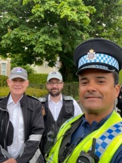PCSOHarold's tweet photo. Bournemouth South Neighbourhood PCSOs Amelia and Harold are in St Michael’s School again this morning supporting the School on implementing the new road closures at schools hours. 
We would like to ask the parents to allow enough time for dropping and picking up your child. https://t.co/kXO9AzNJsY