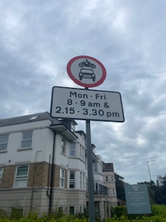 Bournemouth South Neighbourhood PCSOs Amelia and Harold are in St Michael’s School again this morning supporting the School on implementing the new road closures at schools hours. 
We would like to ask the parents to allow enough time for dropping and picking up your child.