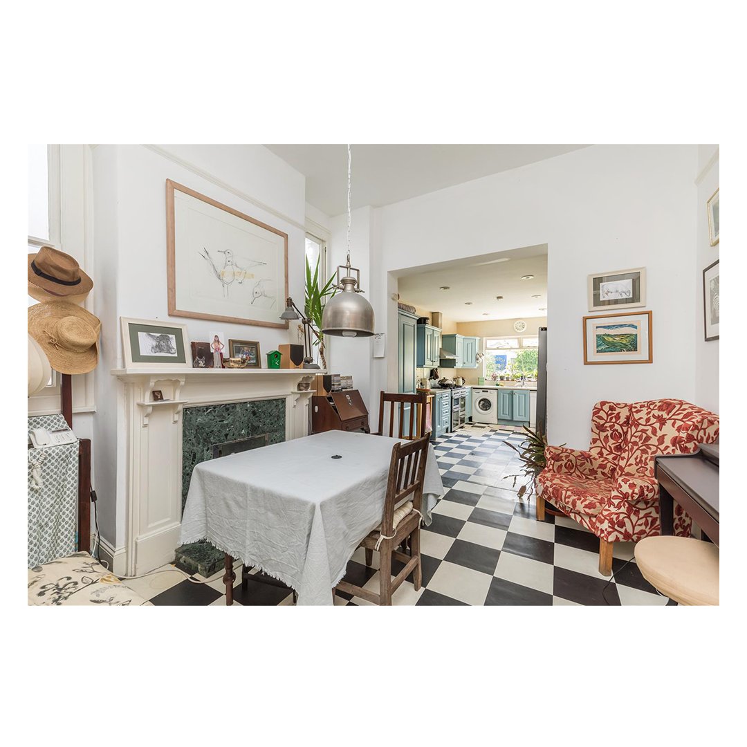 LextonsAgent's tweet photo. Sales - Magnificent semi-detached Victorian villa with a west-facing garden and a wonderful measure of charm and character. 

Click here for details: https://t.co/mDCD2U34H3 https://t.co/iSo2czIiVo