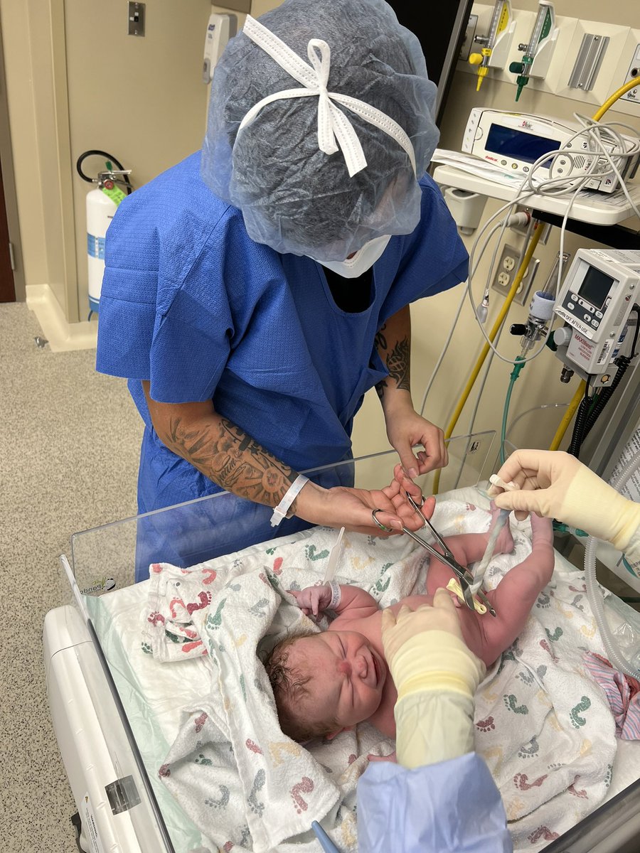 cloey_brown's tweet photo. Olivia Grace Lawver 
May 16th 2022 5:38 pm , 8lbs and 20 1/2 inches long! Pure perfection idk how we made such a big girl 💝 https://t.co/SsVoy7RpKk
