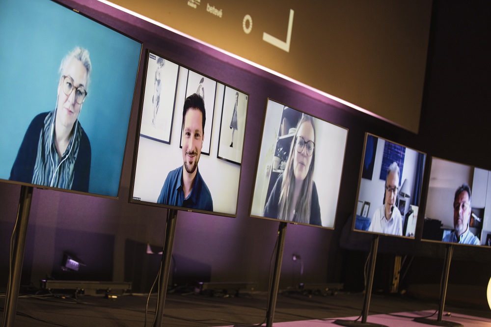 Lafedecat's tweet photo. 📽️Dilluns 16h serem al @DocsBarcelona a la taula rodona "La cooperació a la pantalla". Un espai de diàleg entre el món audiovisual i les ONG per incorporar una visió postcolonial als projectes

🗣️@montsanto @sonia_herrera_s @agusmoralespuga @juliaparesf

📲https://t.co/wJ9OSxm9KU https://t.co/3wWuR4jycP