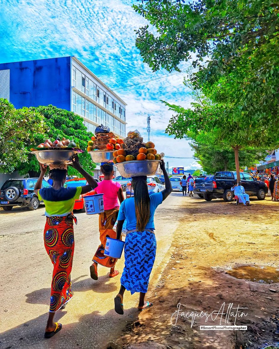 leguide225's tweet photo. Ceux qui connaissent Abidajn, ici c'est quel quartier? 😏🤔
Dans les rues d'Abidjan, avec @jacques_allatin #TempsDeMangues
•
Utilisons #leguide225 en description de nos publications pour partager nos destinations et expériences en Côte d'Ivoire. #cotedivoire #ivorycoast #abidjan https://t.co/a15jwj9Lgs