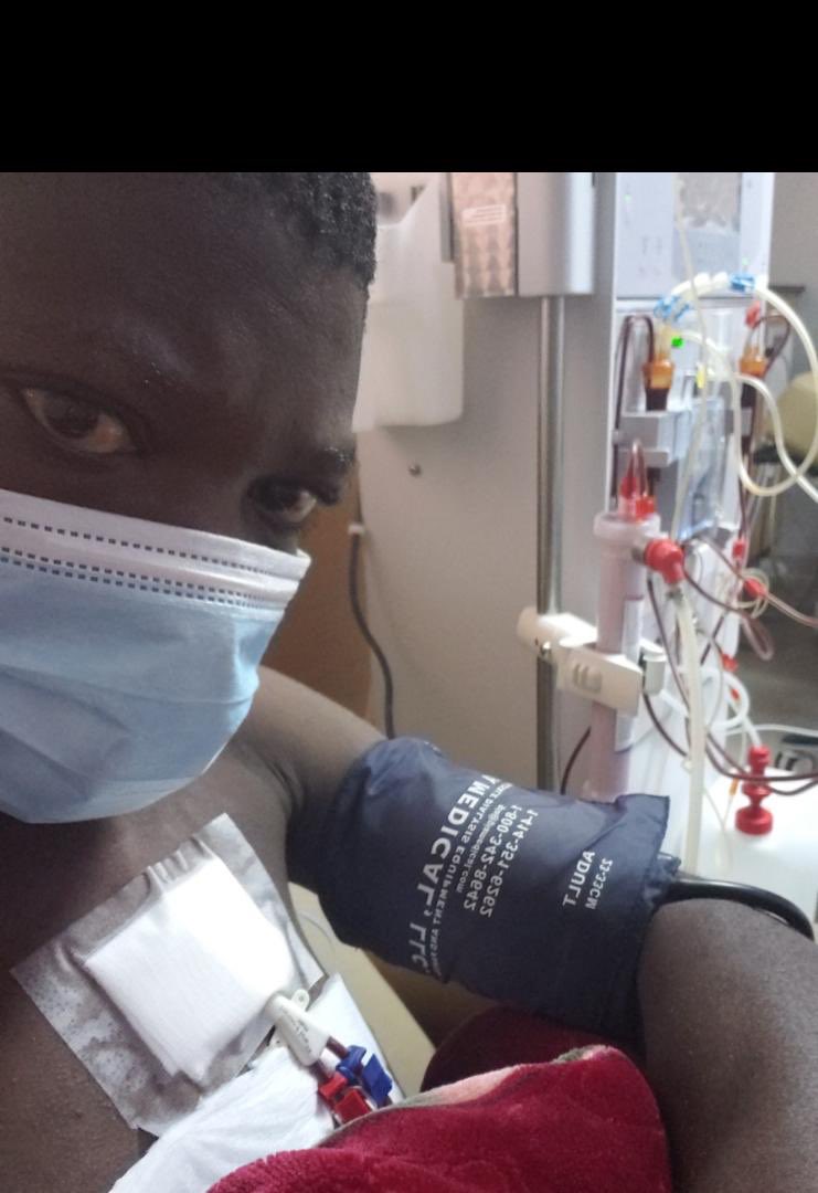 CharlesAkinmoju's tweet photo. Mojeed is down with a kidney disease, he is our friend. We need everybodyβs help to bring him back to his feet, no amount is too small π #SaveMojeed https://t.co/HNB1bSuzEX
