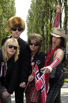 HIPP HIPP HEISANN HURRA 🇳🇴 Gratulerer med dagen Norge !!! Freedom can never be taken for granted. (This photo was taken in Kyiv on Norways constitution day in 2005.)

#norway #constitutionday #norge #17mai