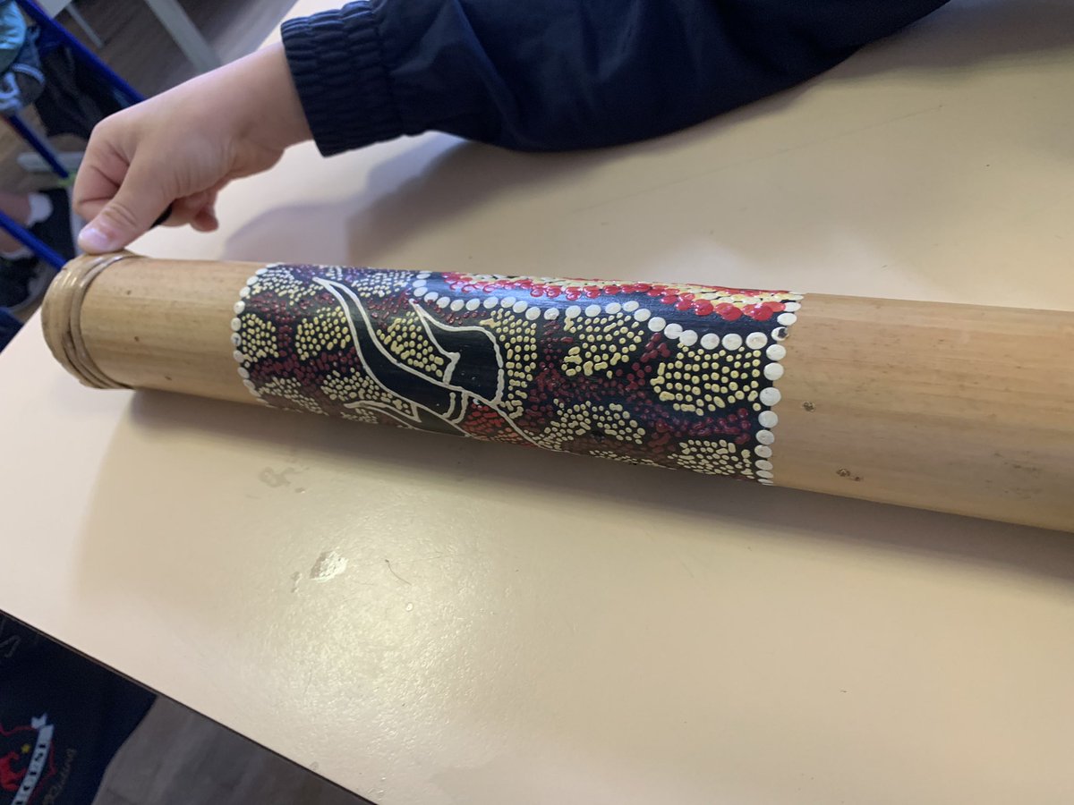 ema96371910's tweet photo. Remise du diplôme pour le label Lecture et culture à l’école de Saint Laurent en présence de M. Billebault, IEN en charge du PEAC. Félicitations aux enseignantes et aux élèves très engagés! @BillebaultMich1 @GoreauCecile @dsden18 https://t.co/MeFGPl2njv
