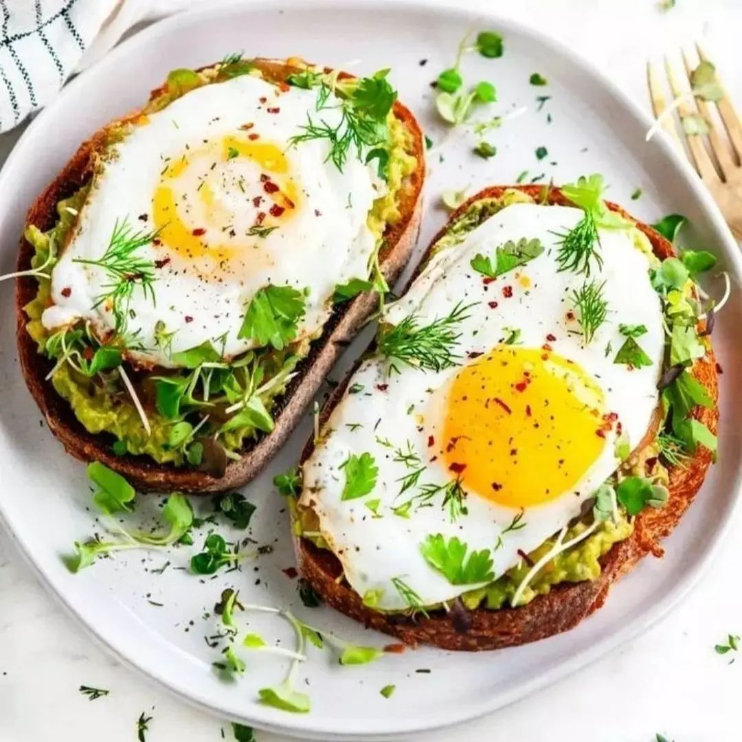 Avocado Toast With Herb Fried Egg
Tag someone who would love this  #ketolove #ketolunch