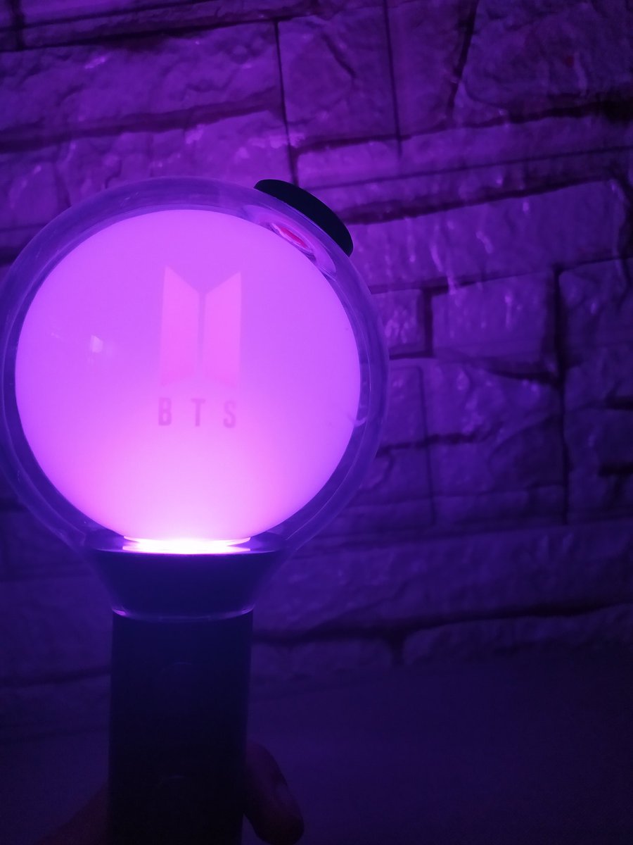 daechebolkart's tweet photo. hello! interest check! 

helping a friend sell her mots se lightstick
good condition! 
may light scratches lang (see vid below) 
inclu: ls pouch only

price: 1850php 
1700php if payo 

mop: gcash, union bank
mod: ggx only

dm if interested

pls help rt 🥺 https://t.co/47Al681VT7
