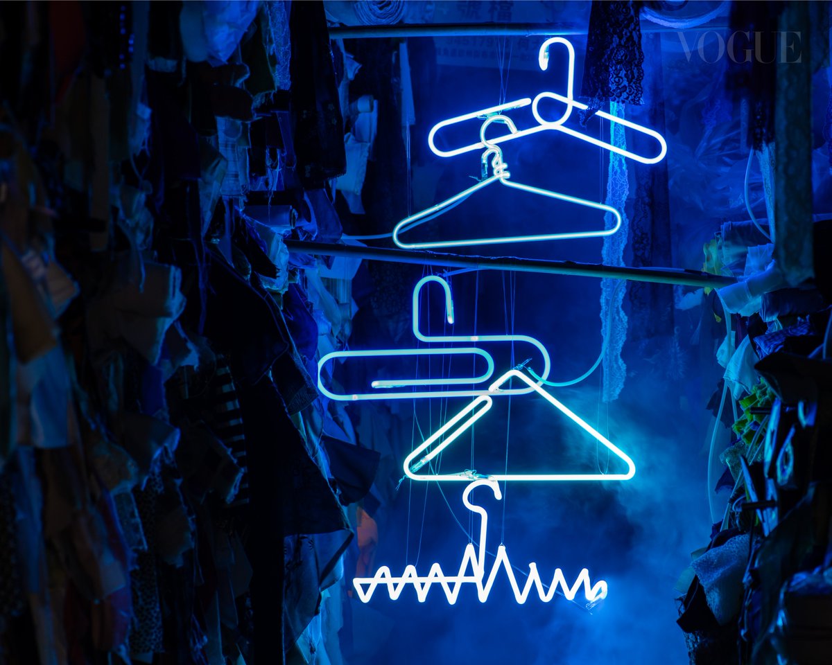 TheNeonGirl_'s tweet photo. I used a set of 5 hangers in different shapes and shades of blue to represent the diversity of people in Singapore, and hangers to represent the fashion industry.

The smoke and mist symbolise the tearful feeling when one is blue, and my frustration with the neon scene in HK. https://t.co/TBzmAIn1zn