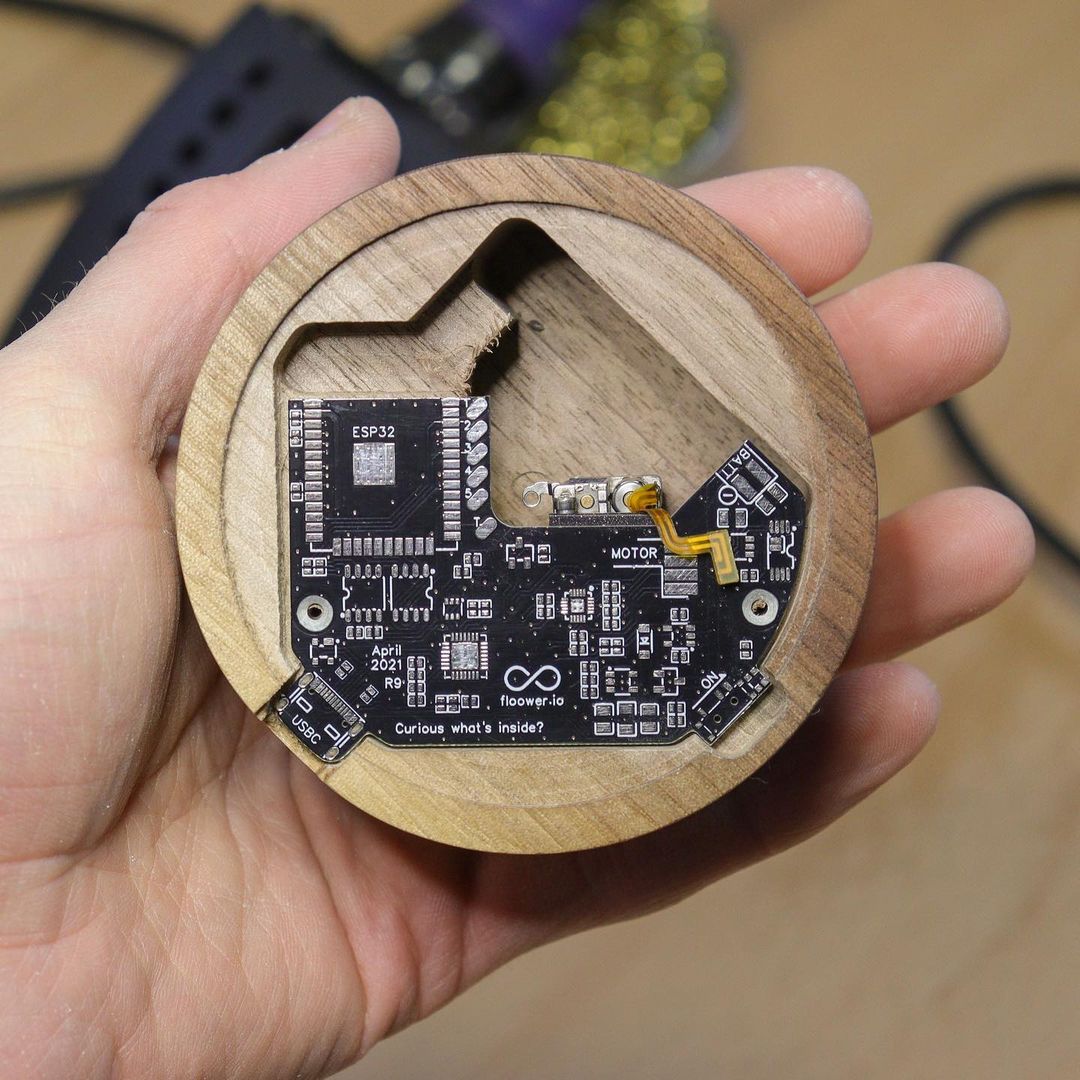 PCBWayOfficial's tweet image. The perfect fit. 🌷
Photos from @jipraus 

#pcb #pcbway 
#SharedProject 
#diy #electronics