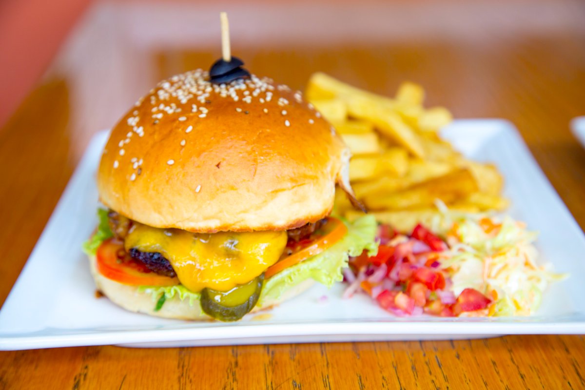Kick start your week with some extra energy from a deep bite of a burger.
Order yours from Silver City Grill which comes with a soda as an extra.
Call us now to place your order at +256414500563 or WhatsApp us at +256700444403.
#Golfcourse #Hotel #Silvercity #Grill #Kampala