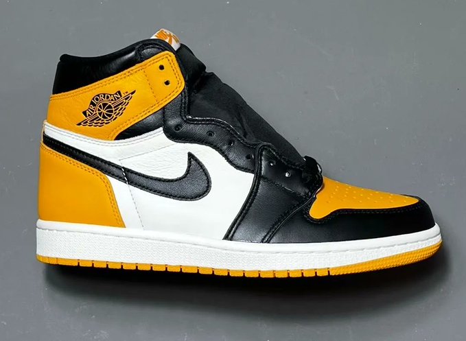 thesolesupplier's tweet photo. In-hand photos of the Air Jordan 1 "Yellow Toe" https://t.co/49IgA3BLa1