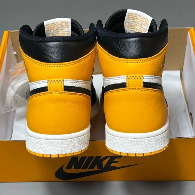 thesolesupplier's tweet photo. In-hand photos of the Air Jordan 1 "Yellow Toe" https://t.co/49IgA3BLa1