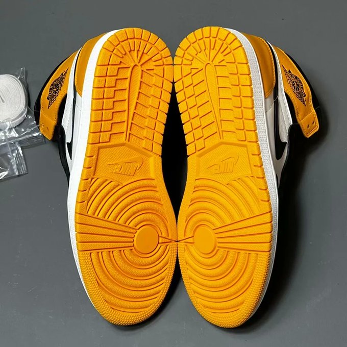 thesolesupplier's tweet photo. In-hand photos of the Air Jordan 1 "Yellow Toe" https://t.co/49IgA3BLa1