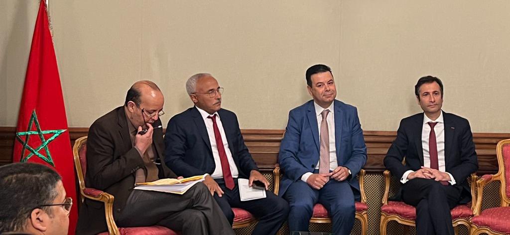 AmbaMarocFrance's tweet photo. SE l’Ambassadeur Mohamed Benchaâboun a eu une réunion d’échange (Chancellerie 13 mai 2022) avec les Consuls généraux du 🇲🇦￼ en ￼ 🇫🇷sur l’action consulaire et les démarches à entreprendre dans un nouveau paysage politique ￼ pour mieux répondre aux attentes des MRE ￼🇲🇦 en￼ 🇫🇷. https://t.co/Rx5L028yXJ