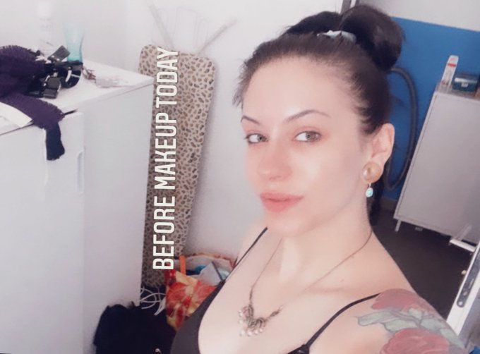 Before &amp; after makeup https://t.co/LzlHLIce6k