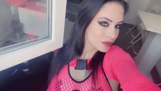 Before &amp; after makeup https://t.co/LzlHLIce6k