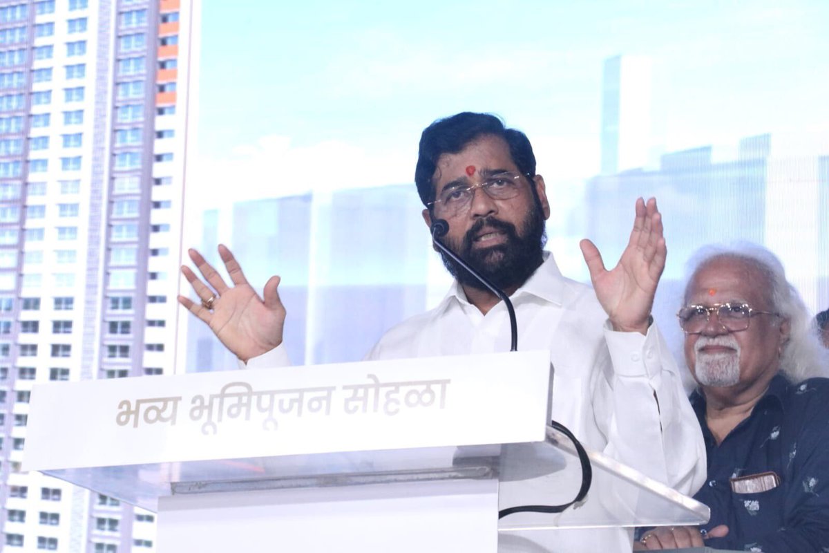 mieknathshinde's tweet photo. ठाणे पूर्व येथील १९५७ साली बांधण्यात आलेली दौलत नगर वसाहत कालांतराने जुनी झाल्याने तिचा पुनर्विकास करण्याची प्रक्रिया सुरू झाली होती. वसाहतीचा पुनर्विकास प्रकल्प लवकरच राबविण्यात येणार असून या कामाचा भूमिपूजन सोहळा मोठ्या उत्साहात संपन्न झाला. https://t.co/odST4fcm8U