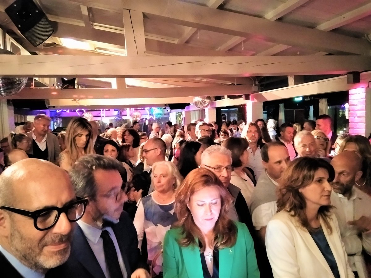 gbscaroni's tweet photo. Tanto entusiasmo ed energia, ieri sera, alla presentazione delle quattro liste che sostengono il candidato sindaco di #Jesolo Renato Martin. 
Numerosi i punti del programma trattati, squadra carica e motivata 💪
#JesoloCittàdaVivere #ScriviScaroni https://t.co/wPETuLY3Hj