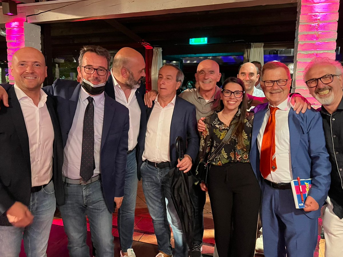 gbscaroni's tweet photo. Tanto entusiasmo ed energia, ieri sera, alla presentazione delle quattro liste che sostengono il candidato sindaco di #Jesolo Renato Martin. 
Numerosi i punti del programma trattati, squadra carica e motivata 💪
#JesoloCittàdaVivere #ScriviScaroni https://t.co/wPETuLY3Hj