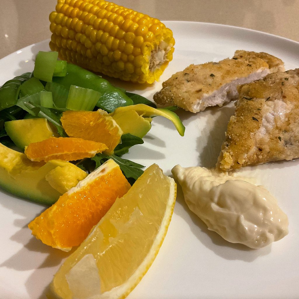 LisaMRomano's tweet photo. Chicken schnitzel with sweet corn on the cob, Shepherds avocado and mixed greens #food #foodie #foodblogger #foodoftheday #foodpics #masterchefau #homecooking #taste #delicious #Australia #Smile #chefs #worldofdining #chefstalk https://t.co/6cLisAtteq