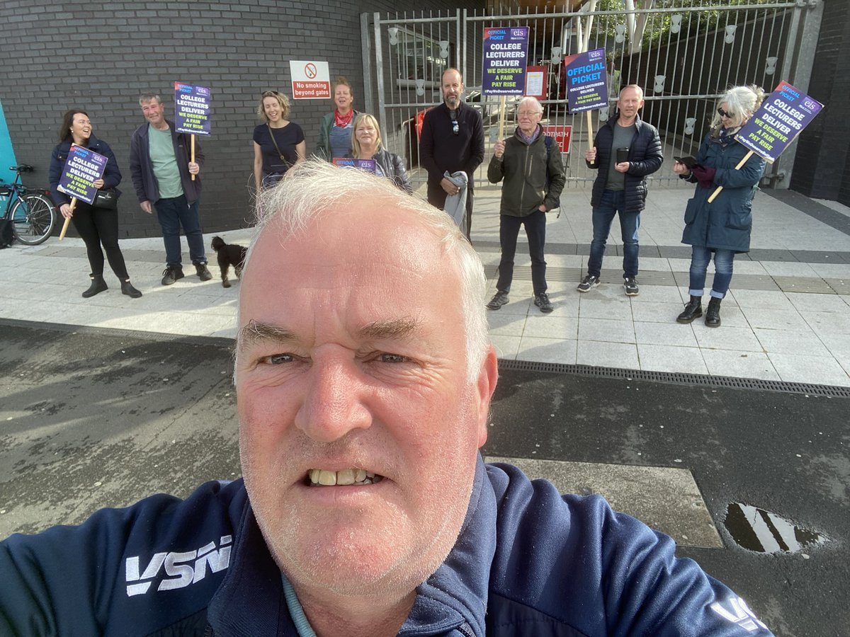 <a href="/EISFela/">EISFela</a> <a href="/Glasgow_Clyde/">Glasgow Clyde College</a> Langside Campus out on strike again looking for a Fair Pay award. <a href="/CollEmployScot/">College Employers Scotland</a> where are you?#PAYwedeservebetter
