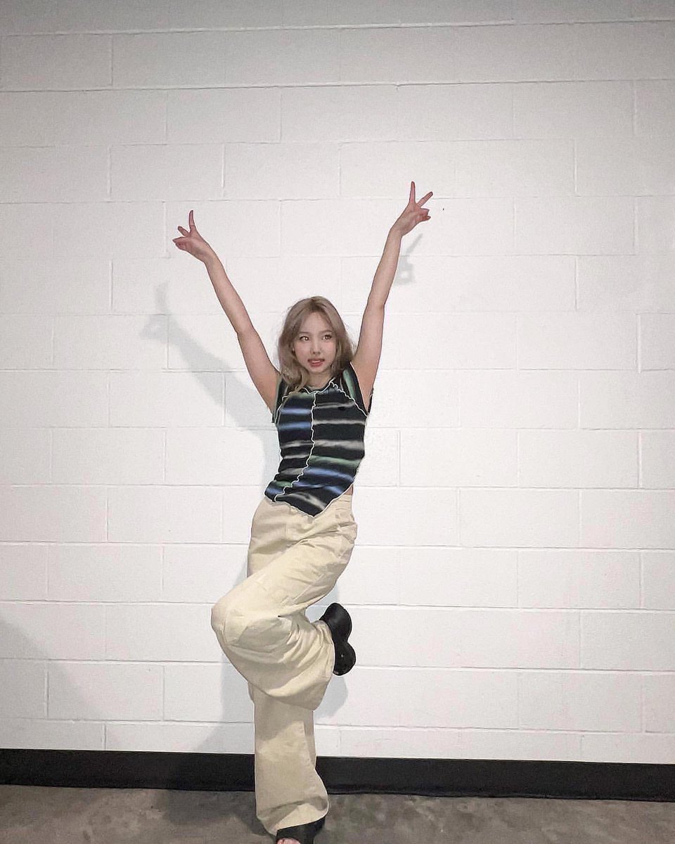 naeyouna's tweet photo. Hello! 😬☝🏻 https://t.co/TIO3jyVOnX