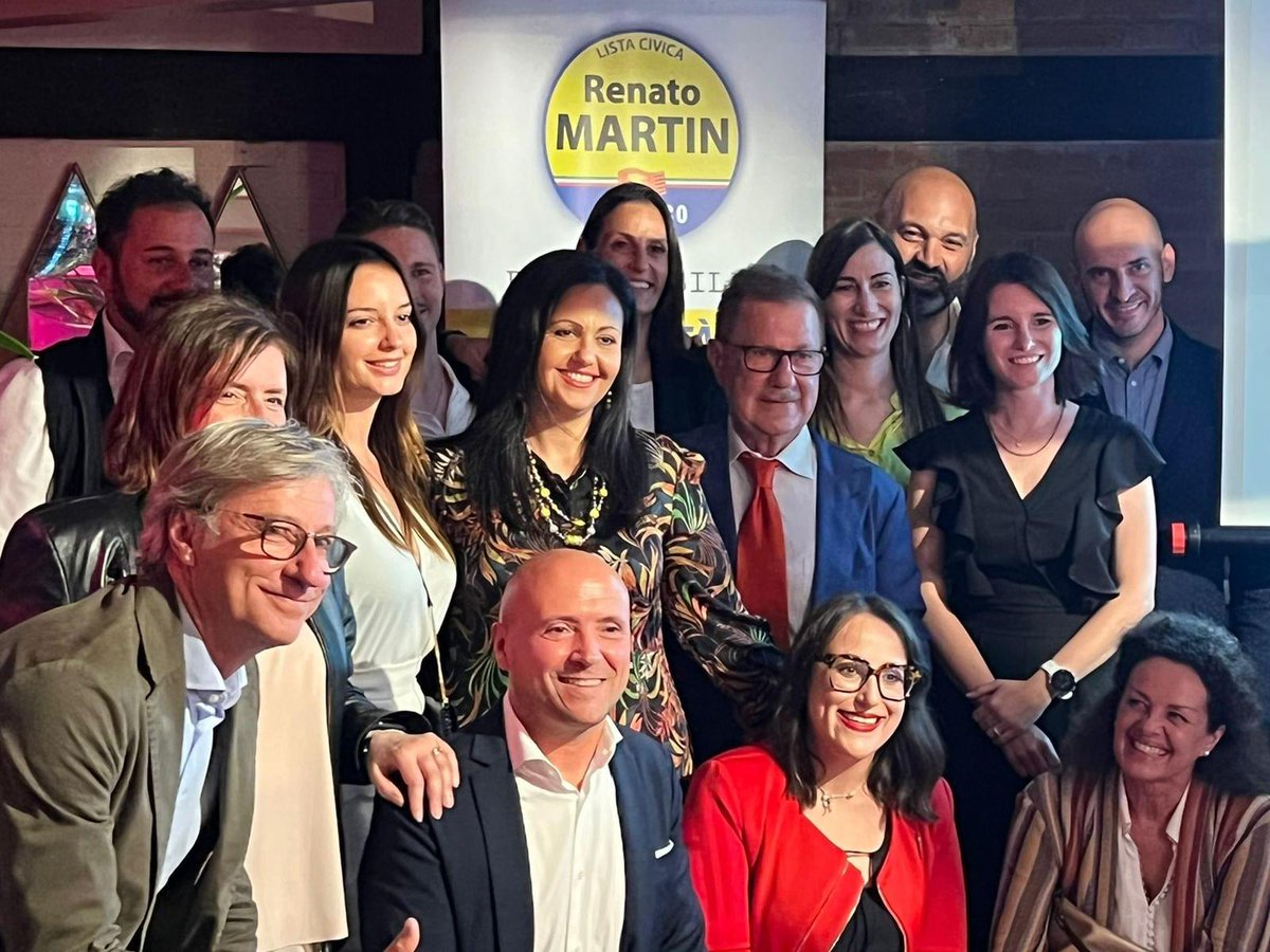 gbscaroni's tweet photo. Tanto entusiasmo ed energia, ieri sera, alla presentazione delle quattro liste che sostengono il candidato sindaco di #Jesolo Renato Martin. 
Numerosi i punti del programma trattati, squadra carica e motivata 💪
#JesoloCittàdaVivere #ScriviScaroni https://t.co/wPETuLY3Hj