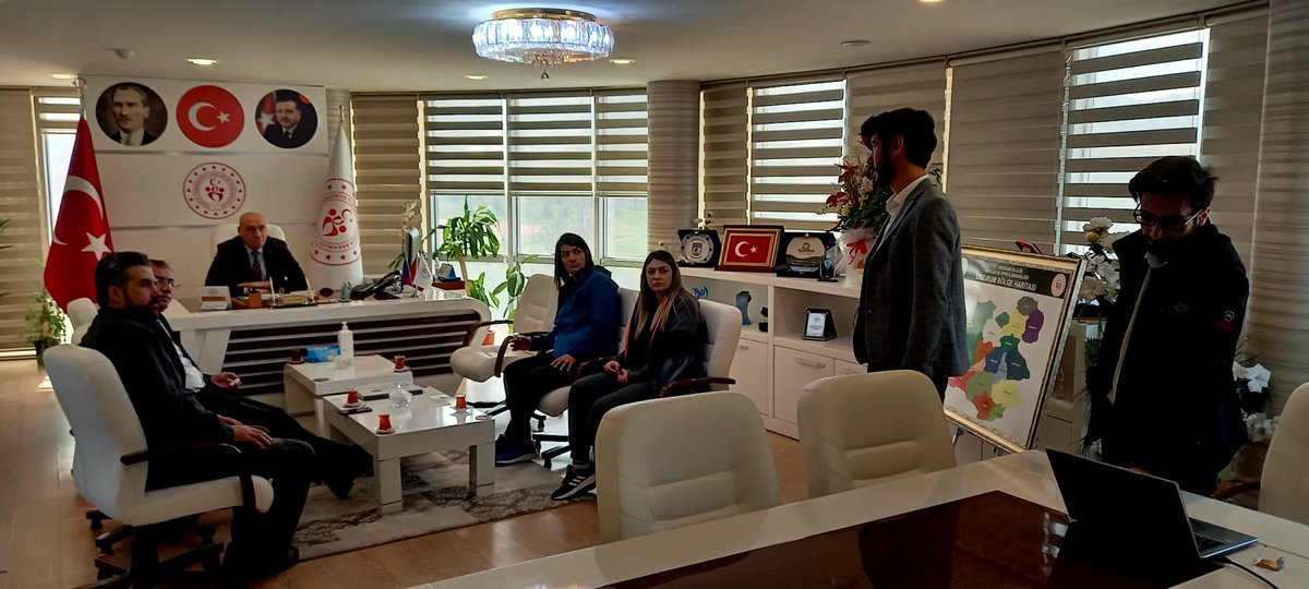 GSB_Erzurum's tweet photo. Atatürk Üniversitesi E-Spor Kulüp Başkanı Onur DALKILIÇ ve Takım Koçu Muhammet ONAY, İl Müdürümüz Birdal ÖZTÜRK ve Spor Hizmetleri Müdürümüz Ahmet ÇELEBİ ile basketbol antrenörlerimizin katıldığı toplantıda sunum yaptılar. @kasapoglu @gencliksporbak https://t.co/OSvp6ScI7P